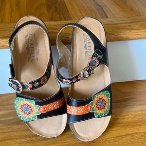 L'ARTISTE Roshini Leather Sandals, Black w/ Vivid Color Design, Sizd 39, NEW